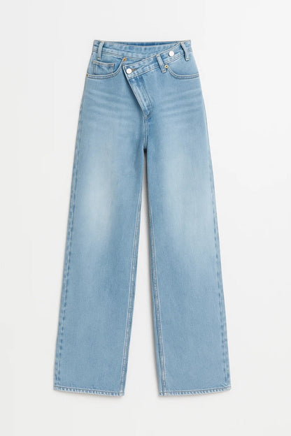 Jeansy z szerokimi nogawkami i asymetrycznym zapięciem | Wysoki stan | Jeans w kolorze ciemnoniebieskim lub jasnoniebieskim